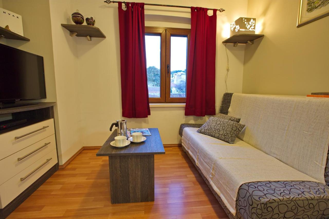 Apartments With A Parking Space Jelsa, Hvar - 8713 Jelsa  Εξωτερικό φωτογραφία