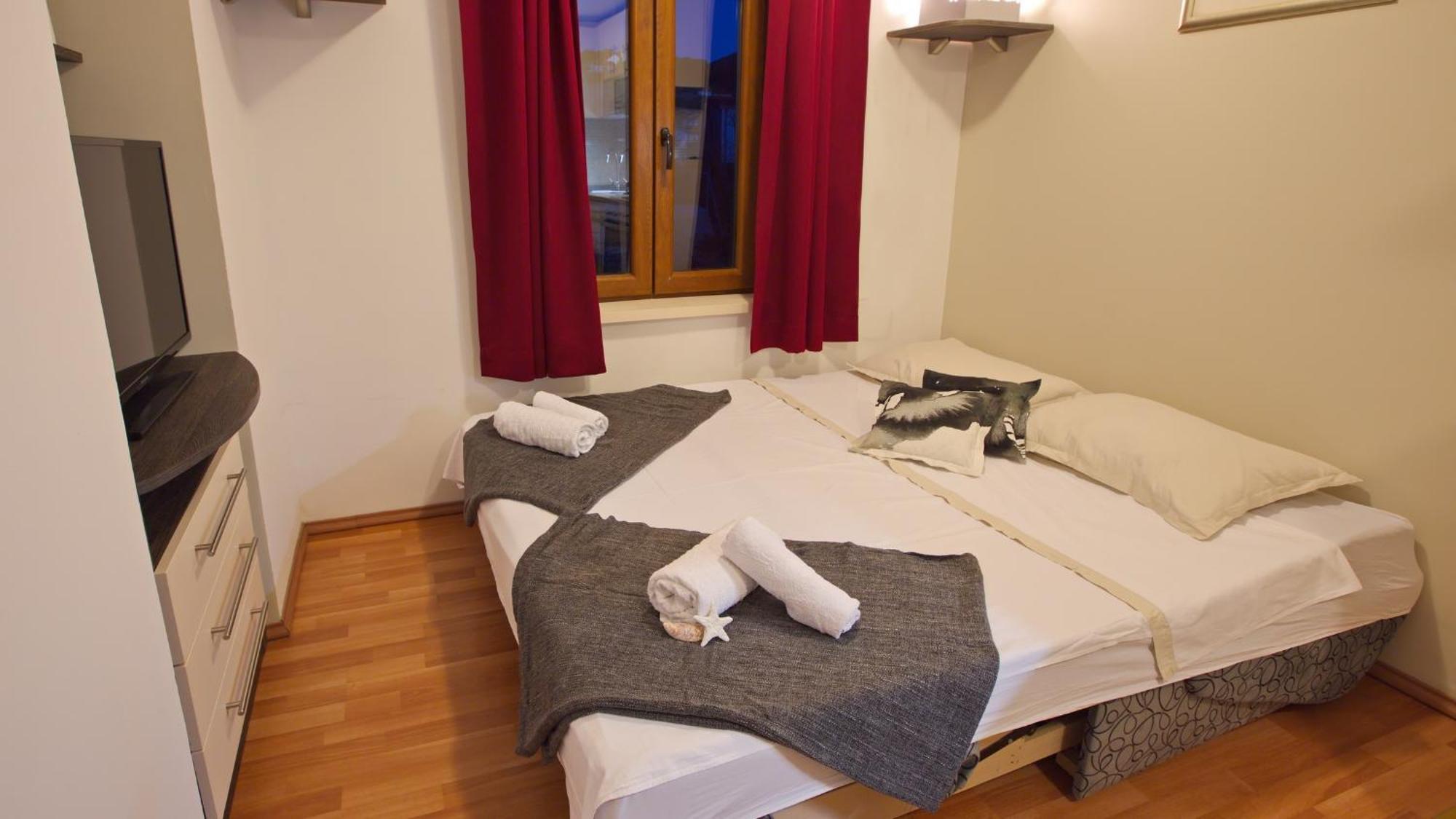 Apartments With A Parking Space Jelsa, Hvar - 8713 Jelsa  Δωμάτιο φωτογραφία